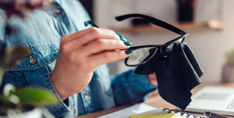 Come pulire le lenti degli occhiali da vista