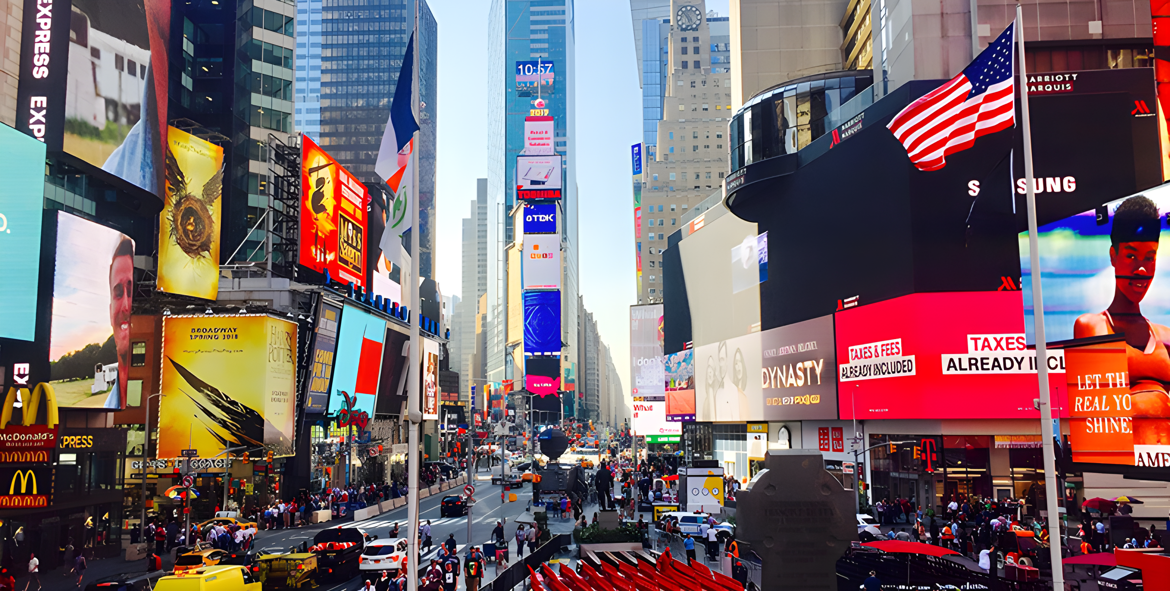 Veduta di Times Square a New York con i grandi schermi pubblicitari
