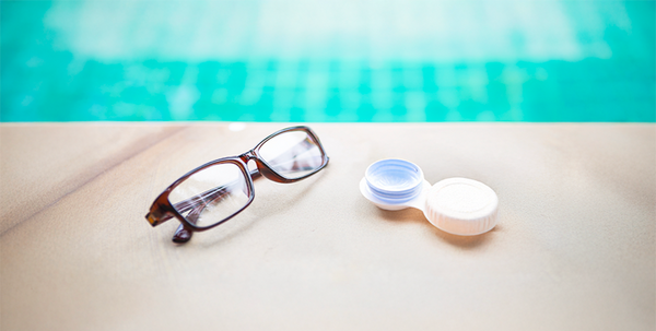GESTIRE I DIFETTI VISIVI IN VACANZA: OCCHIALI O LENTI A CONTATTO?