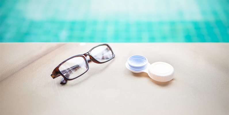 Gestire i difetti visivi in vacanza: occhiali o lenti a contatto?